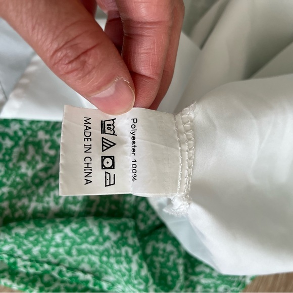 Green & White Floral V-Neck Flutter Sleeve Dress - Picture 6 of 10